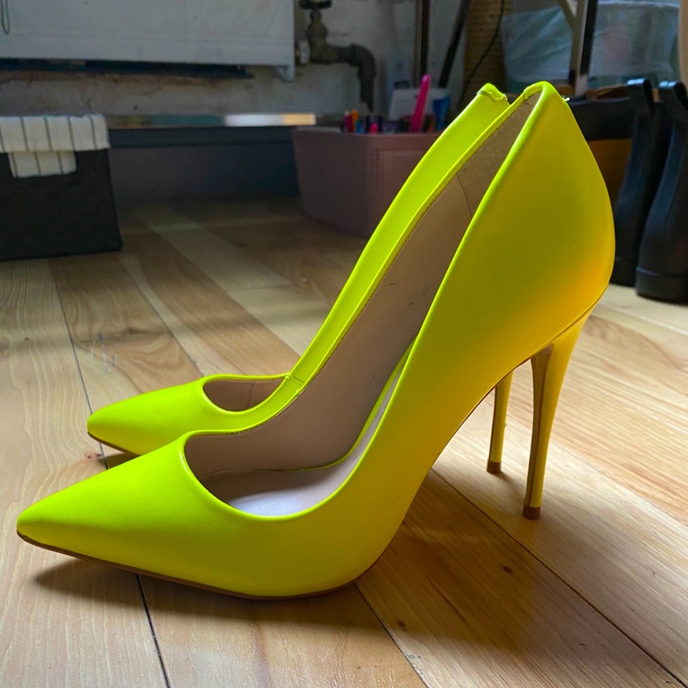 Steve Madden Neon Yellow Stiletto, Size 8